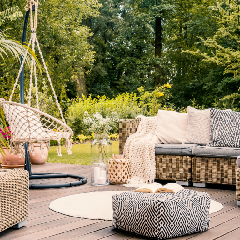 6 Apartment Patio Decor Ideas That Will Make You Fall in Love with Your Outdoor Space