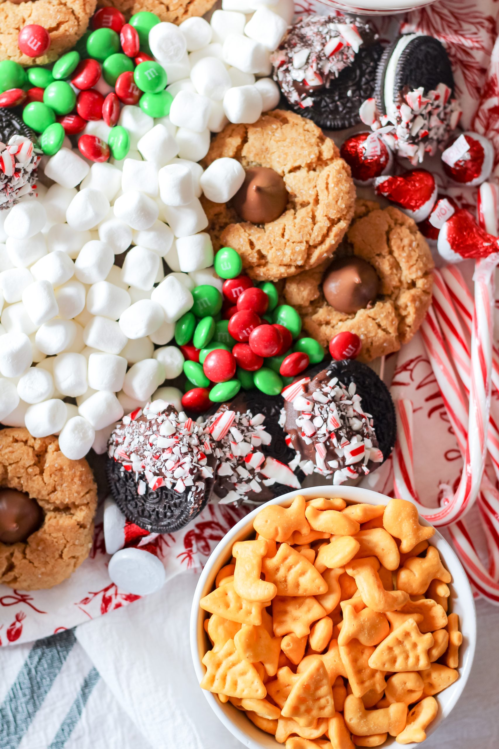 Christmas Charcuterie Board That’ll Sleigh the Holidays