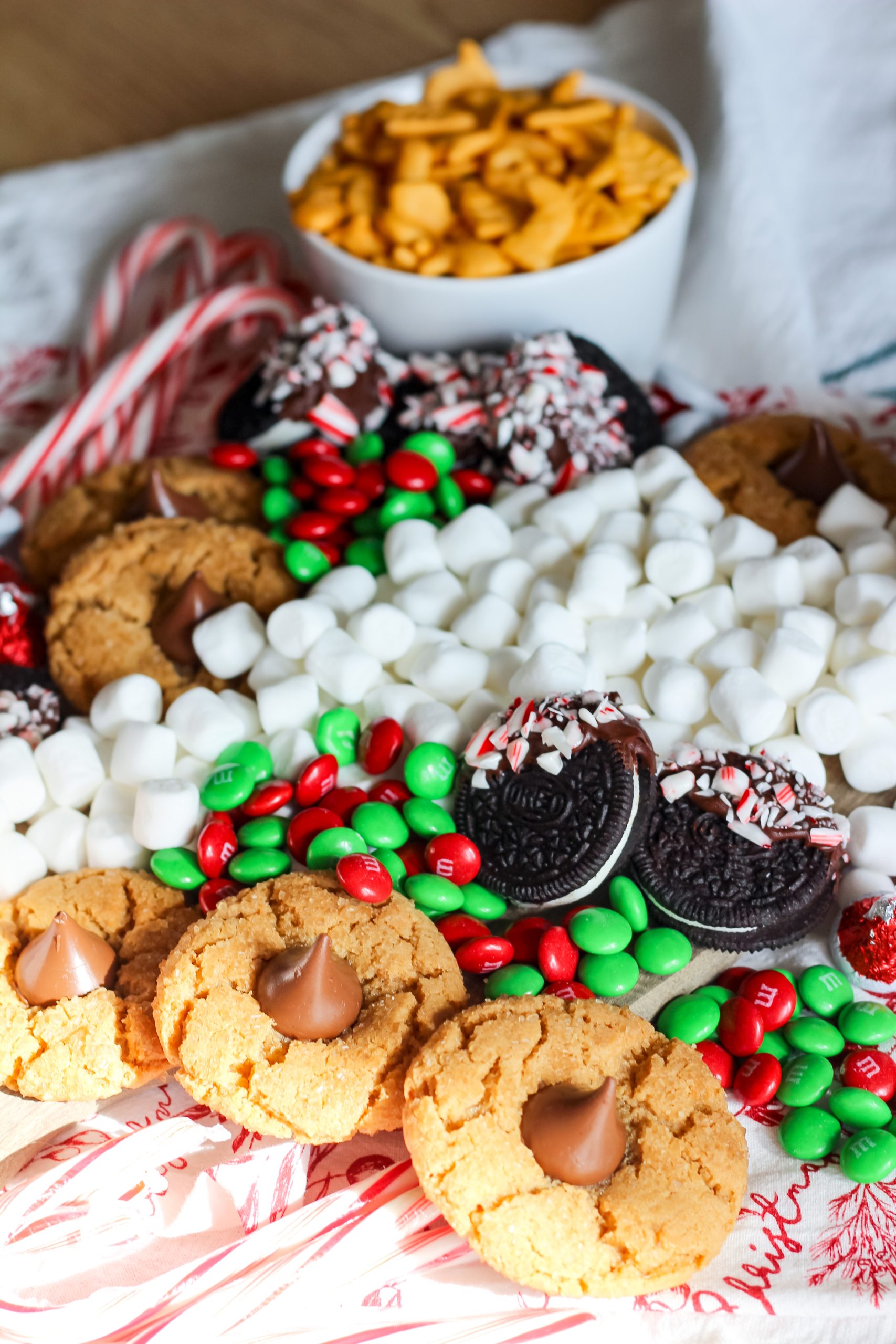 Christmas Charcuterie Board That’ll Sleigh the Holidays - Mozie