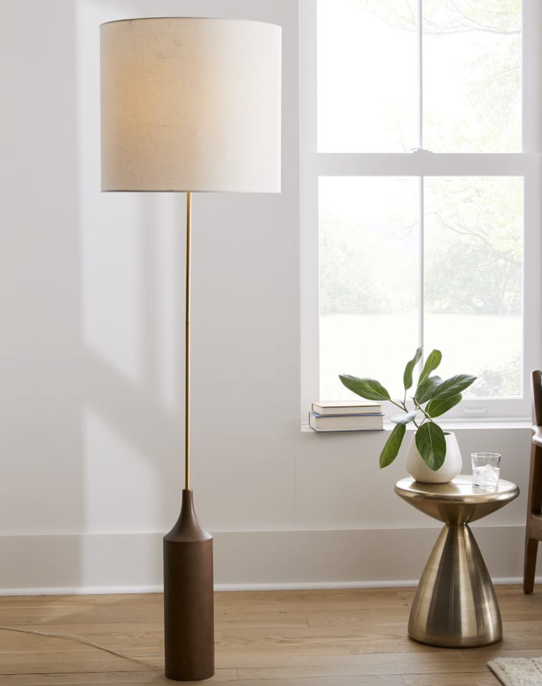 12 Stunning MidCentury Modern Floor Lamps for Small Spaces Mozie