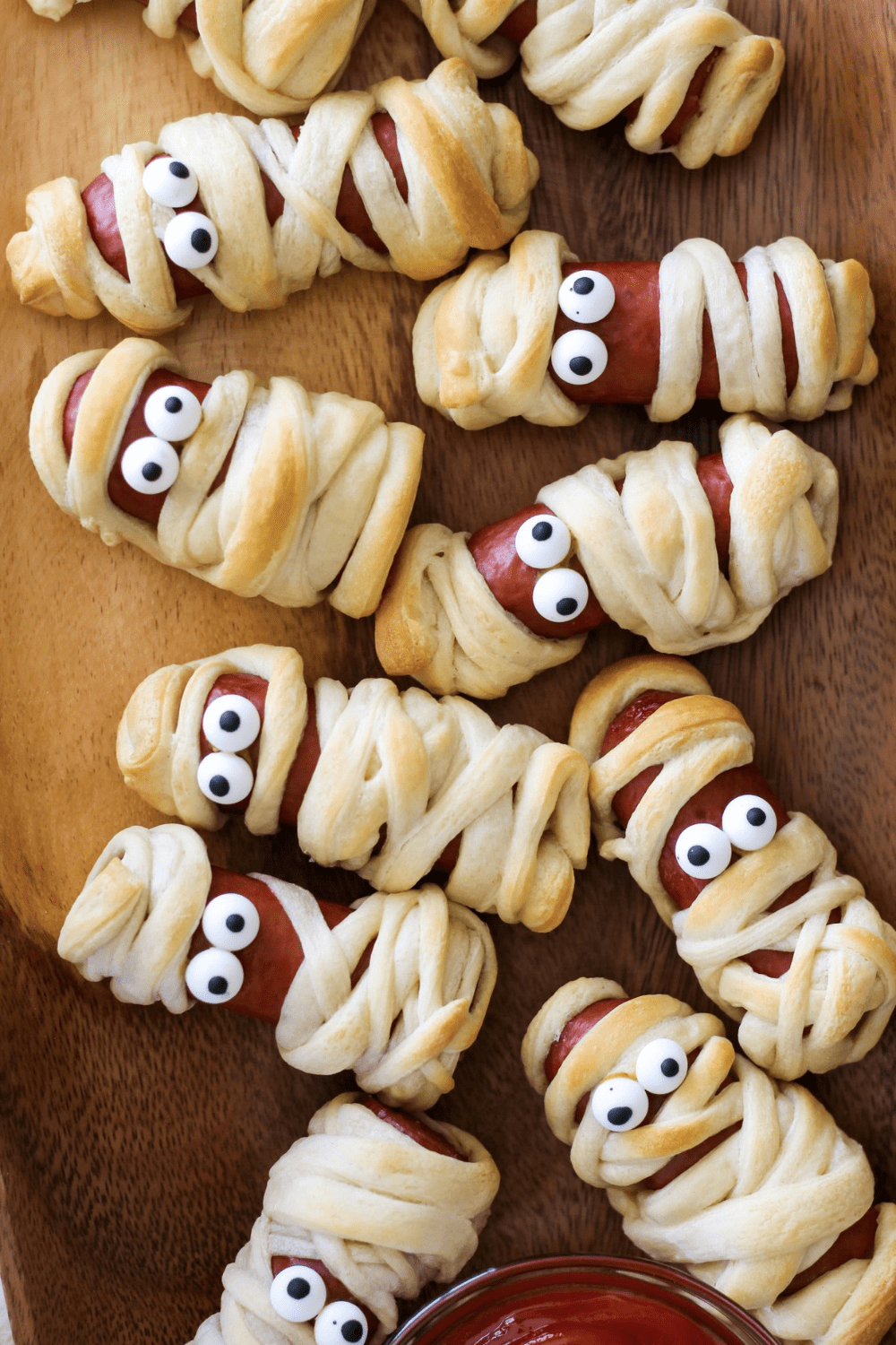 crescent roll mummy dogs
