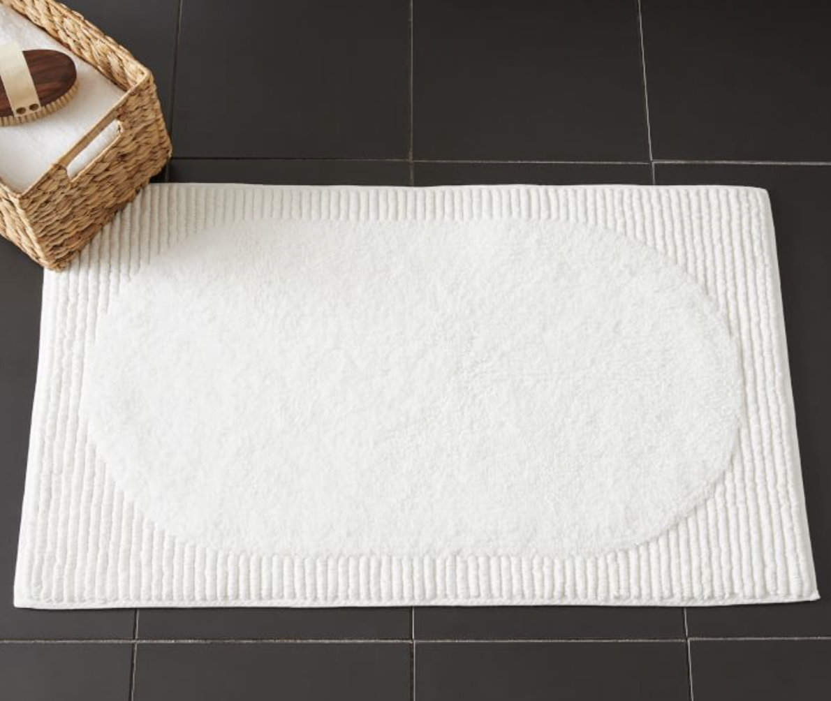 12 Best Modern Bath Mats to Elevate Your Bathroom