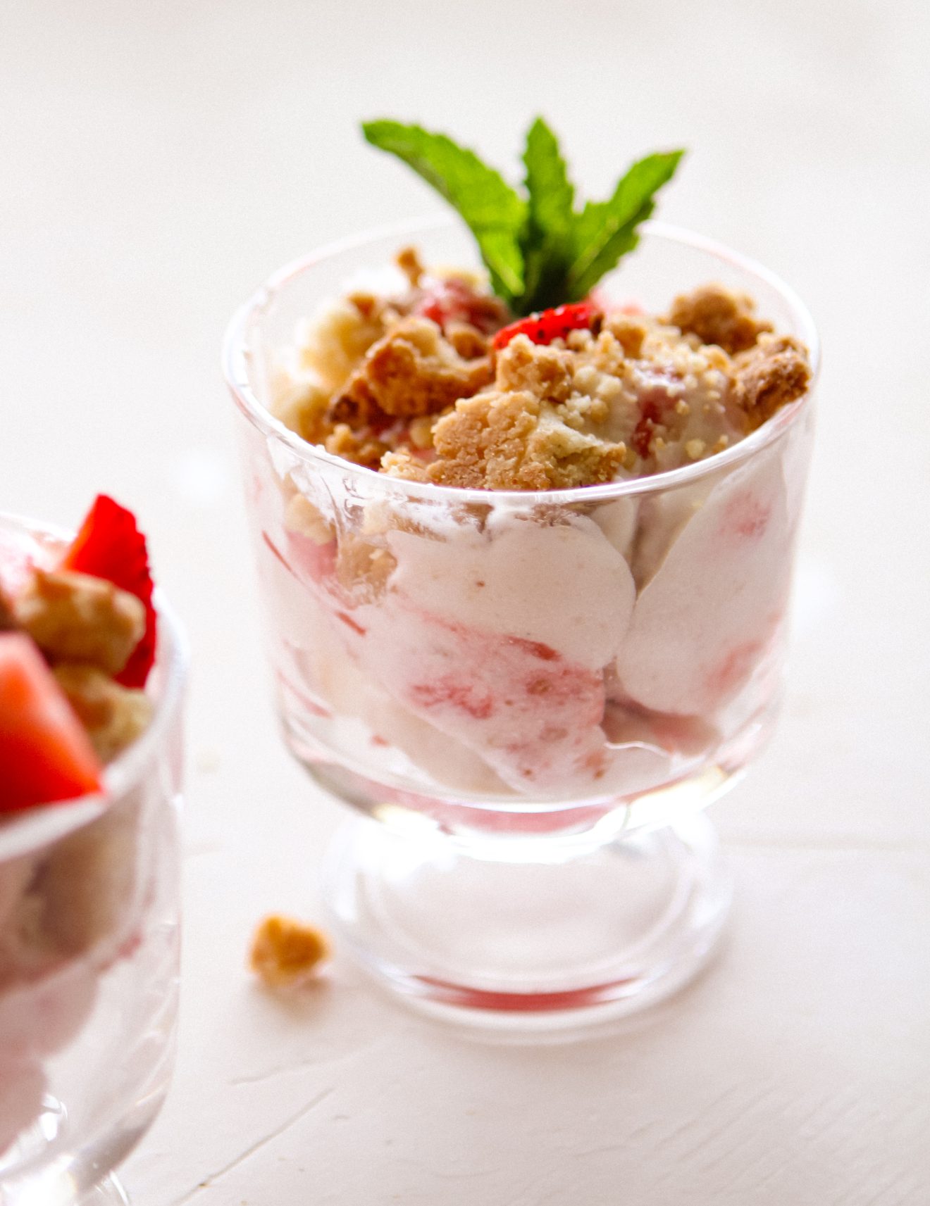 No-Churn Strawberry Rhubarb Pie Ice Cream - Mozie