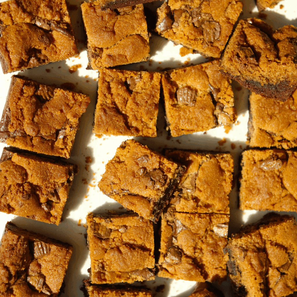 How to Host the Ultimate Cozy Fall Party on a Budget