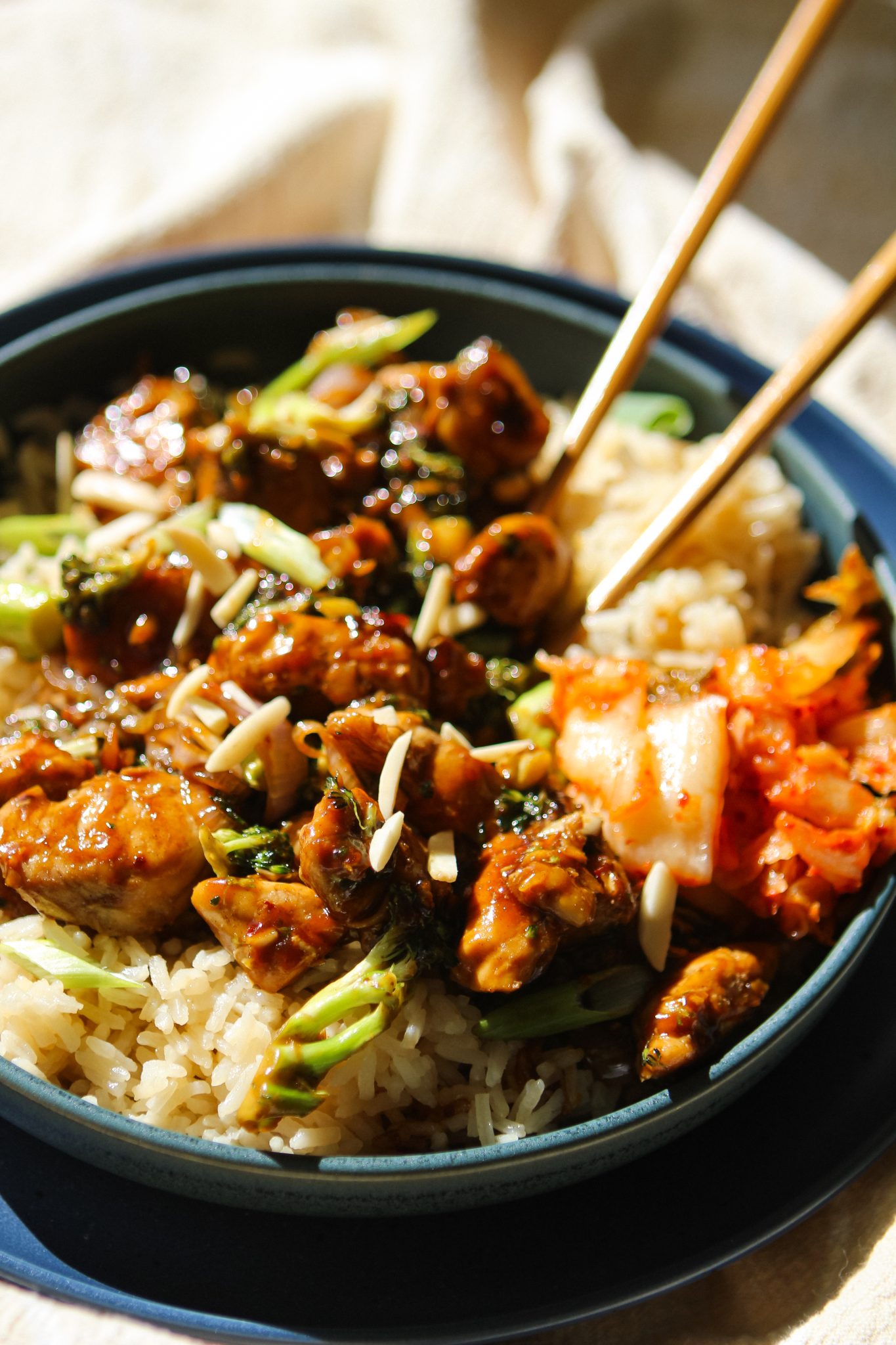 30-Minute Spicy Ginger Chicken Bowls - Mozie