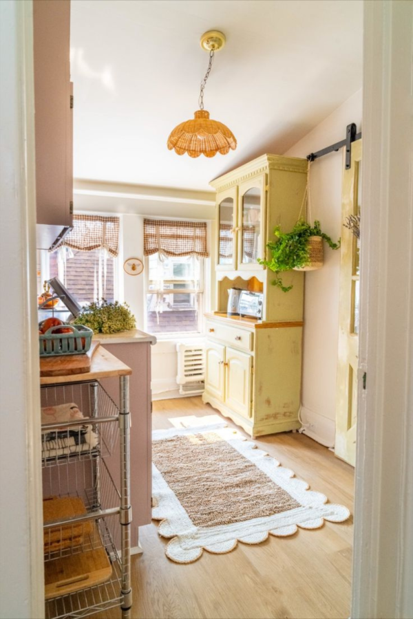 15 Small Apartment Kitchen Decorating Ideas That’ll Take It from Basic ...