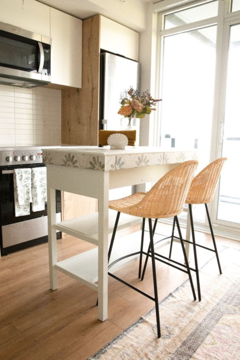 15 Small Apartment Kitchen Decorating Ideas That’ll Take It from Basic ...