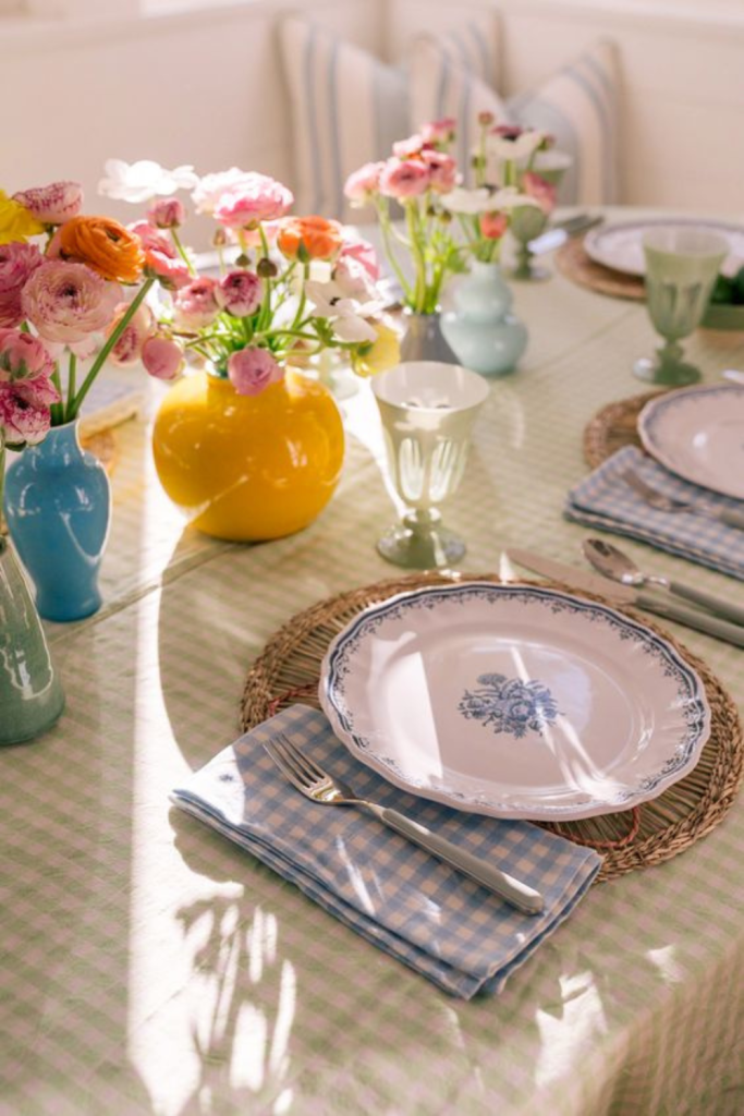 12 Gorgeous Spring Table Centerpiece Ideas to Easily Recreate - Mozie