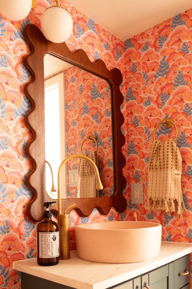 12 Genius Renter-Friendly Bathroom Decorating Ideas - Mozie