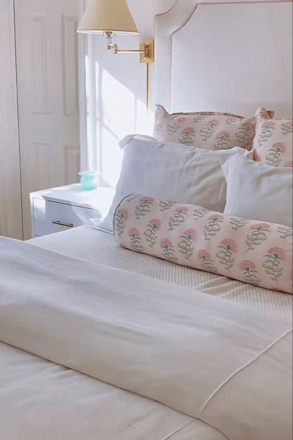 15 Grown-Up Girly Bedroom Ideas to Easily Copy at Home - Mozie