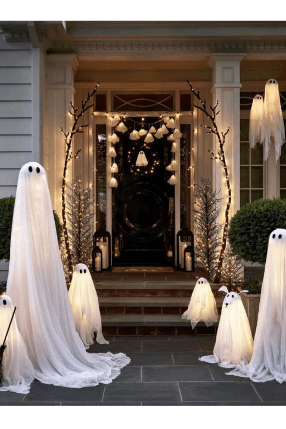 12 Fall Front Porch Decor Ideas to Make a Cozy Entrance - Mozie