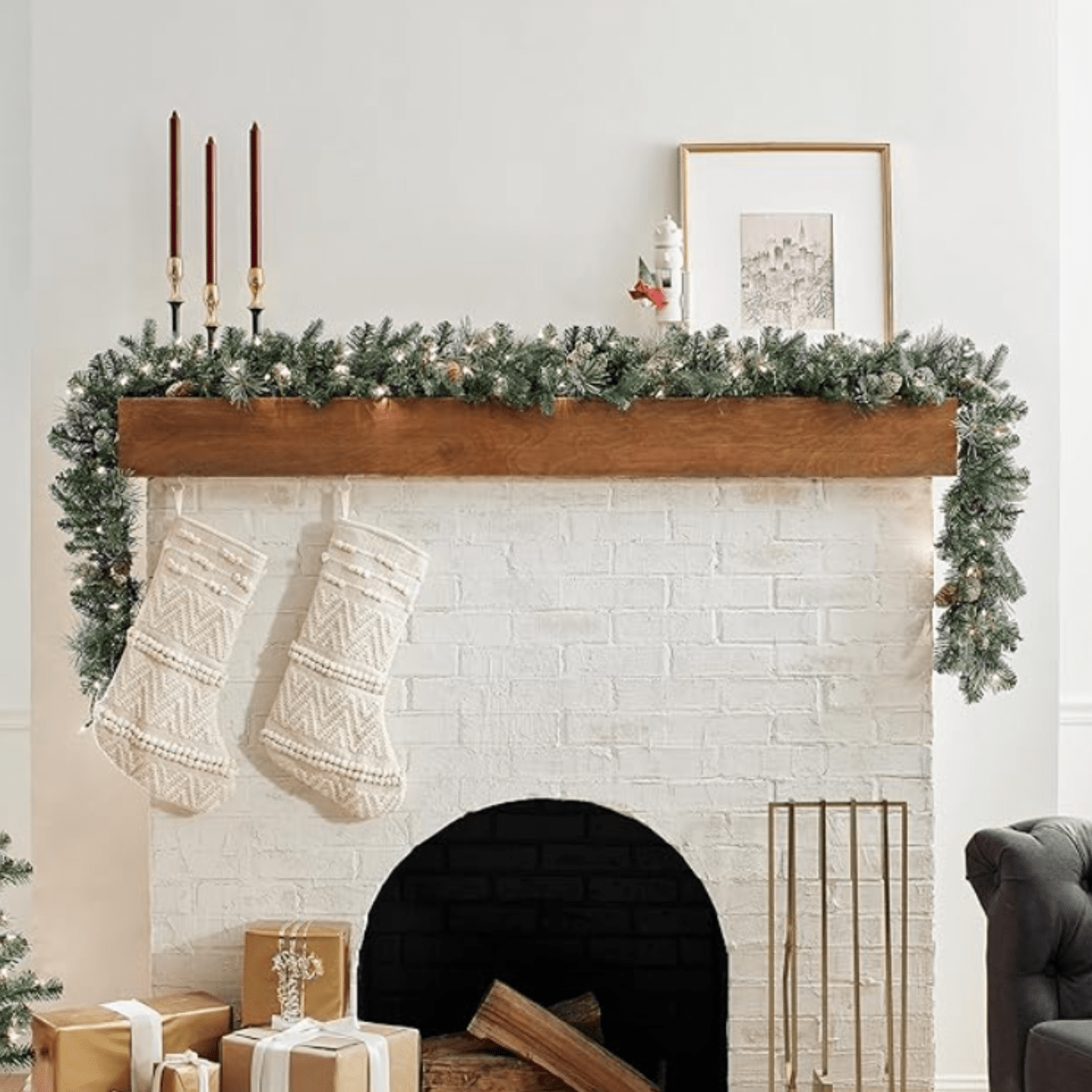 12 Cozy Christmas Living Room Decor Ideas - Mozie