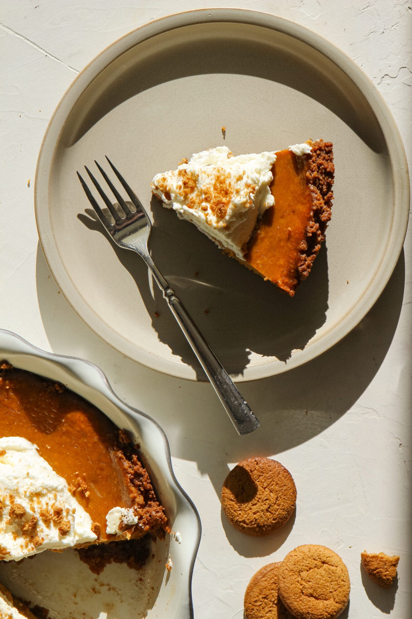 Pumpkin Pie with Gingersnap Crust - Mozie