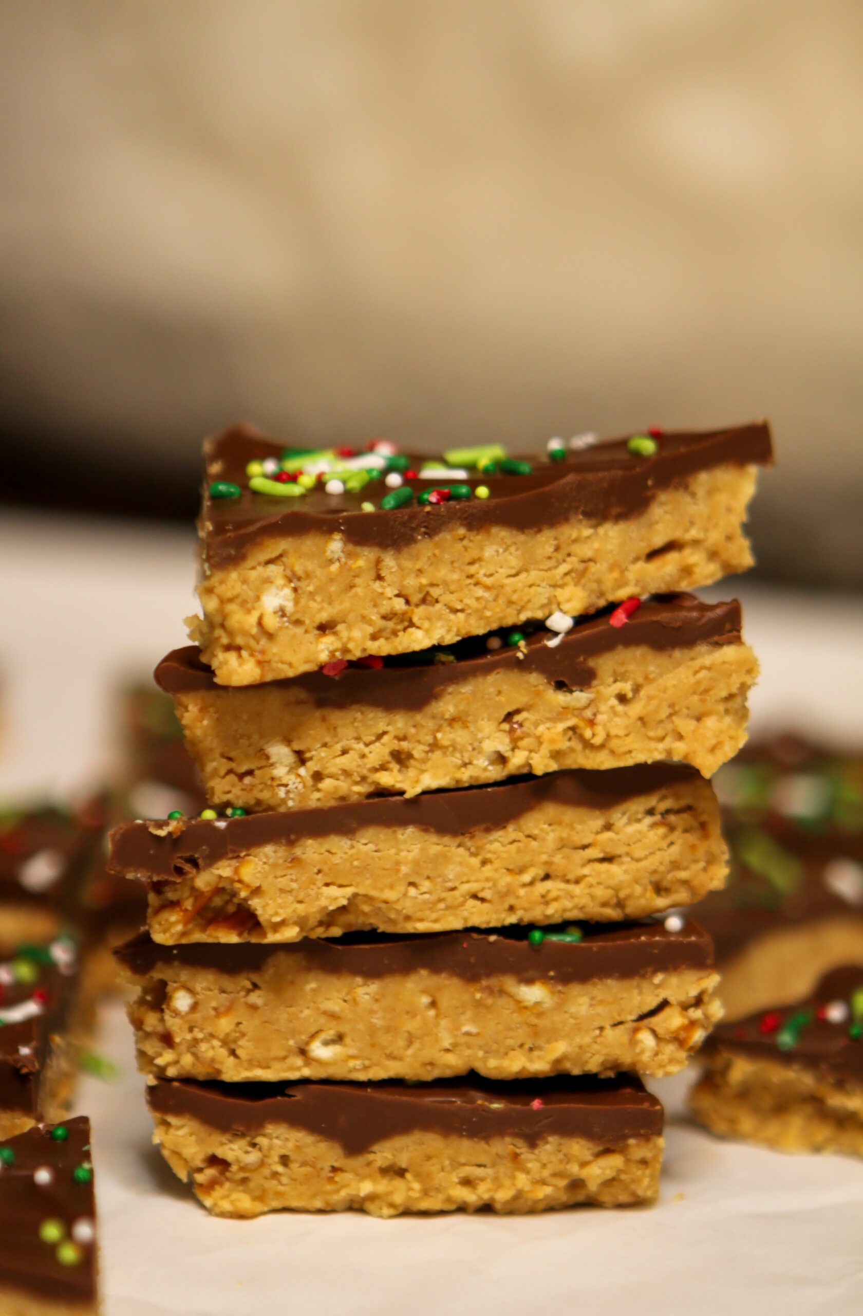 no-bake chocolate peanut butter pretzel bars