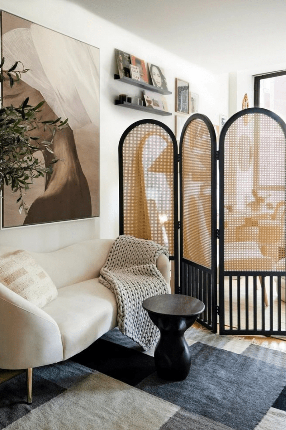 10 Rental Apartment Decor Ideas That Add Style and Functionality - Mozie - Apartment Decor Tips For Renters