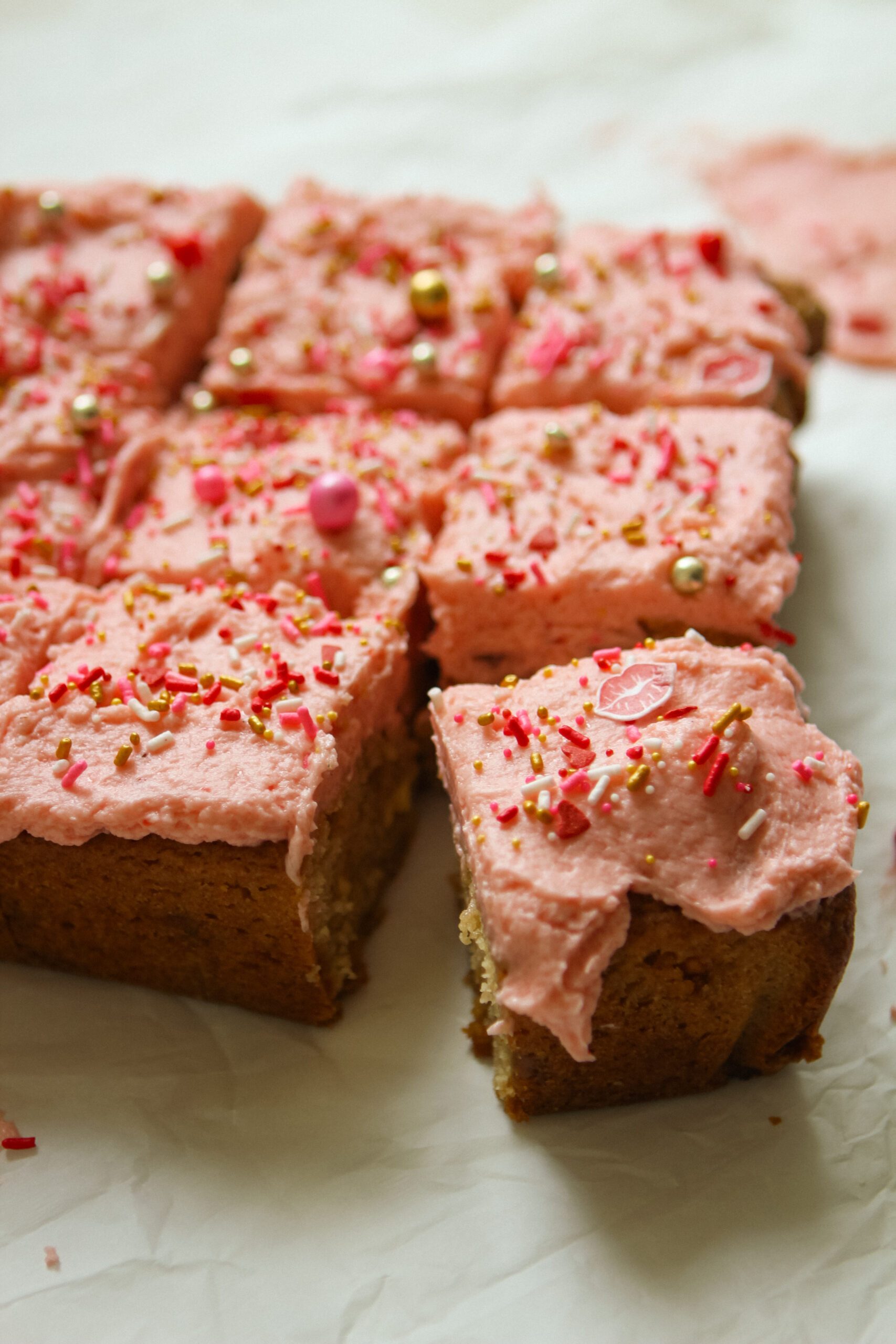 strawberry white chocolate blondies