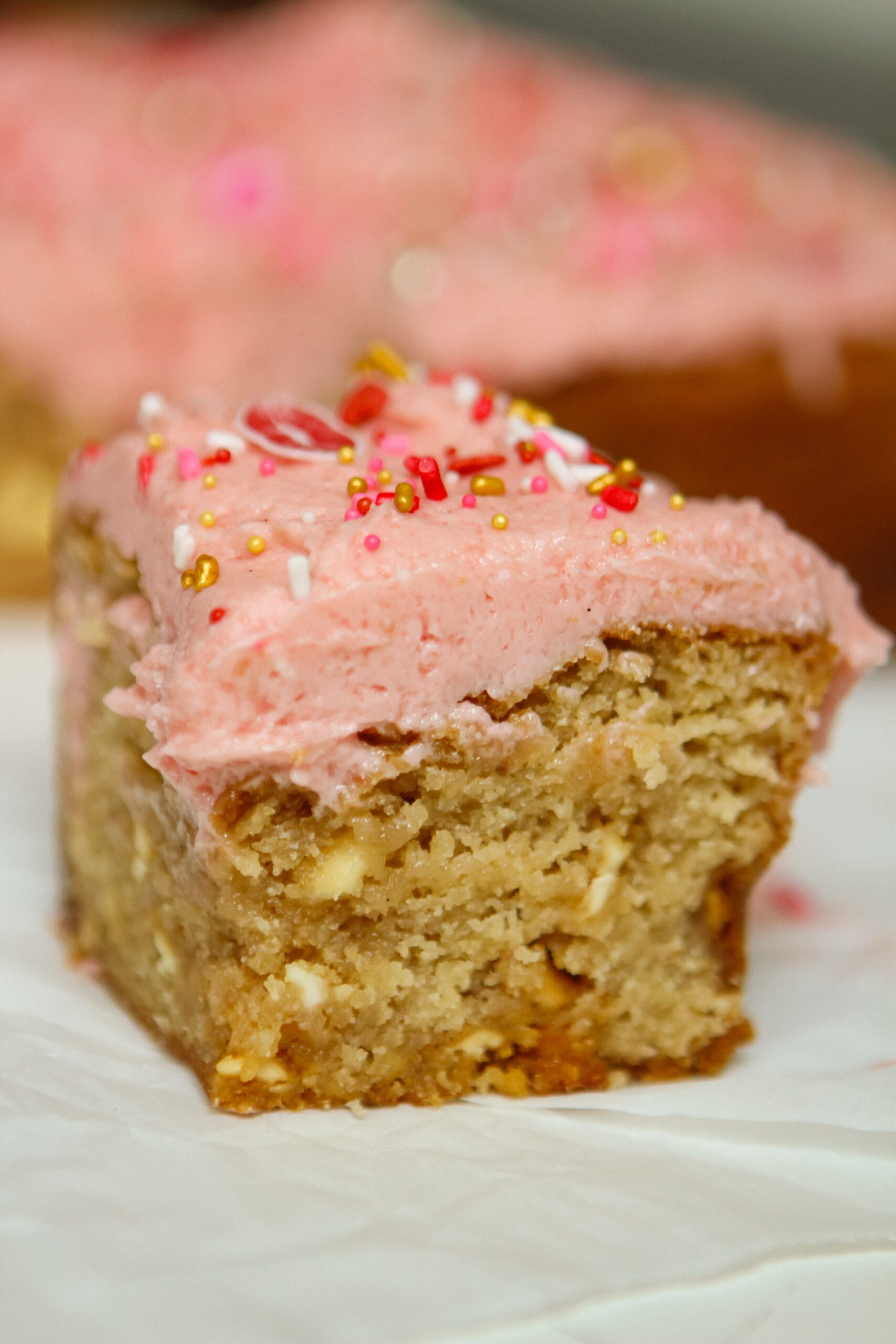 strawberry white chocolate blondies