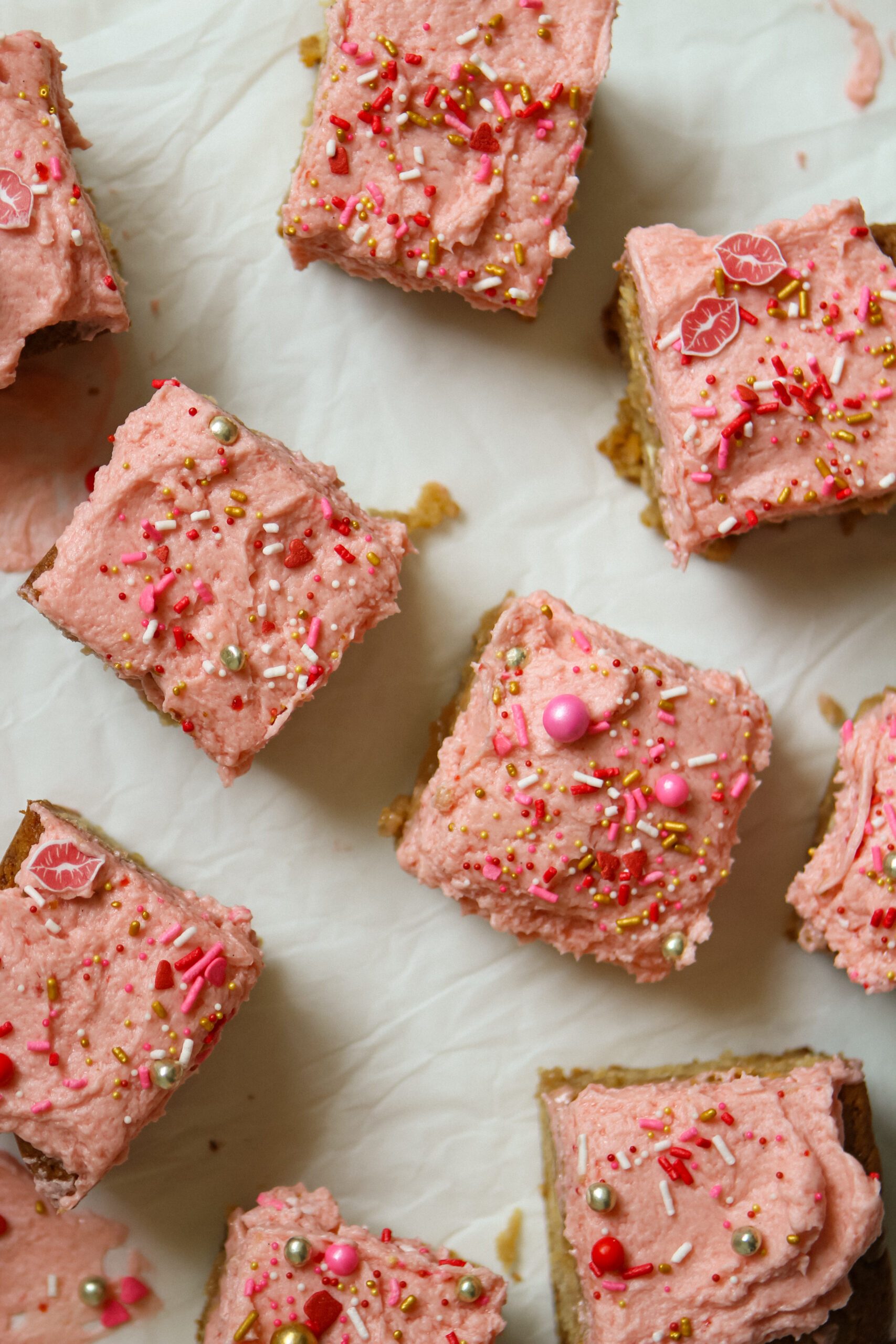 strawberry white chocolate blondies