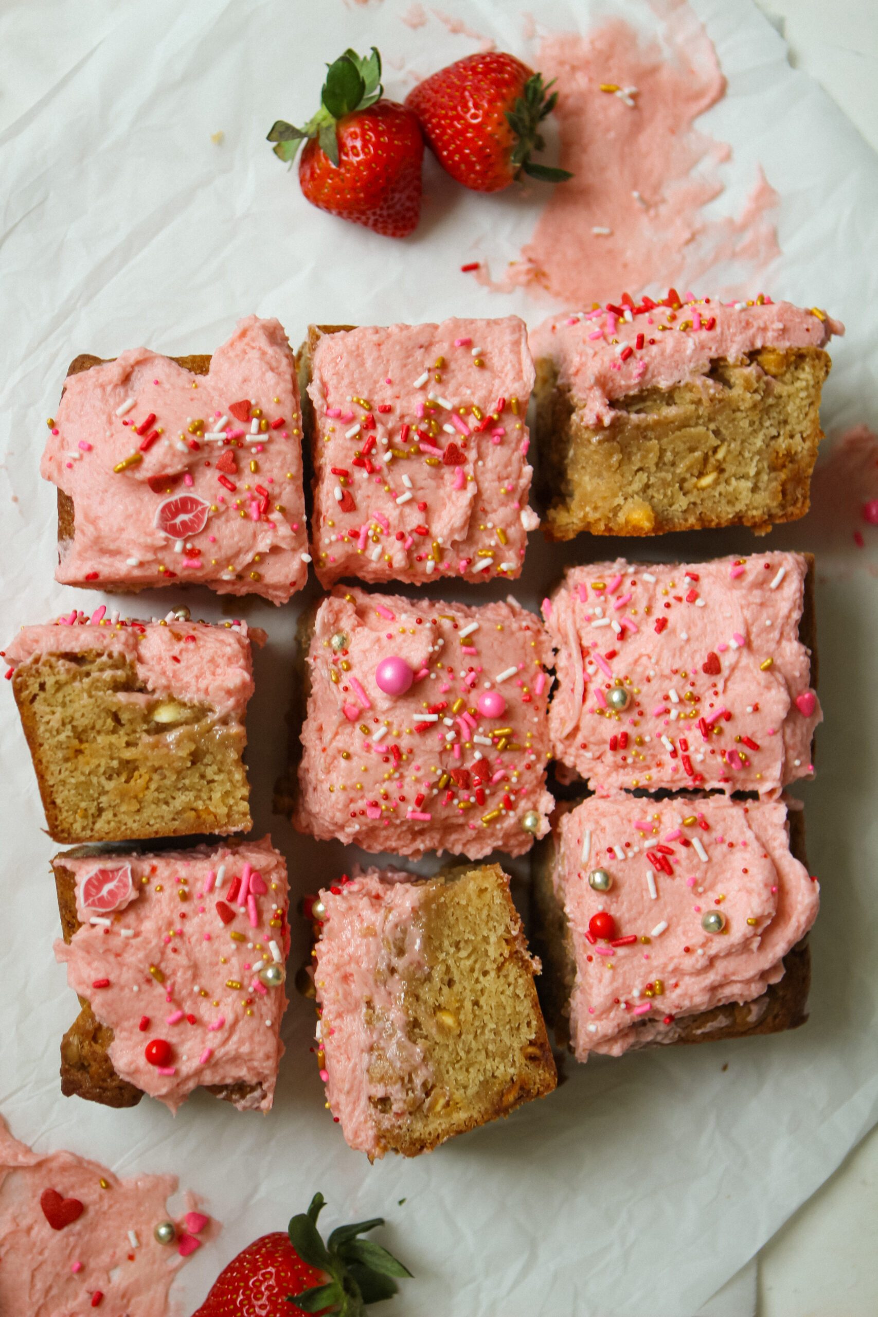 strawberry white chocolate blondies