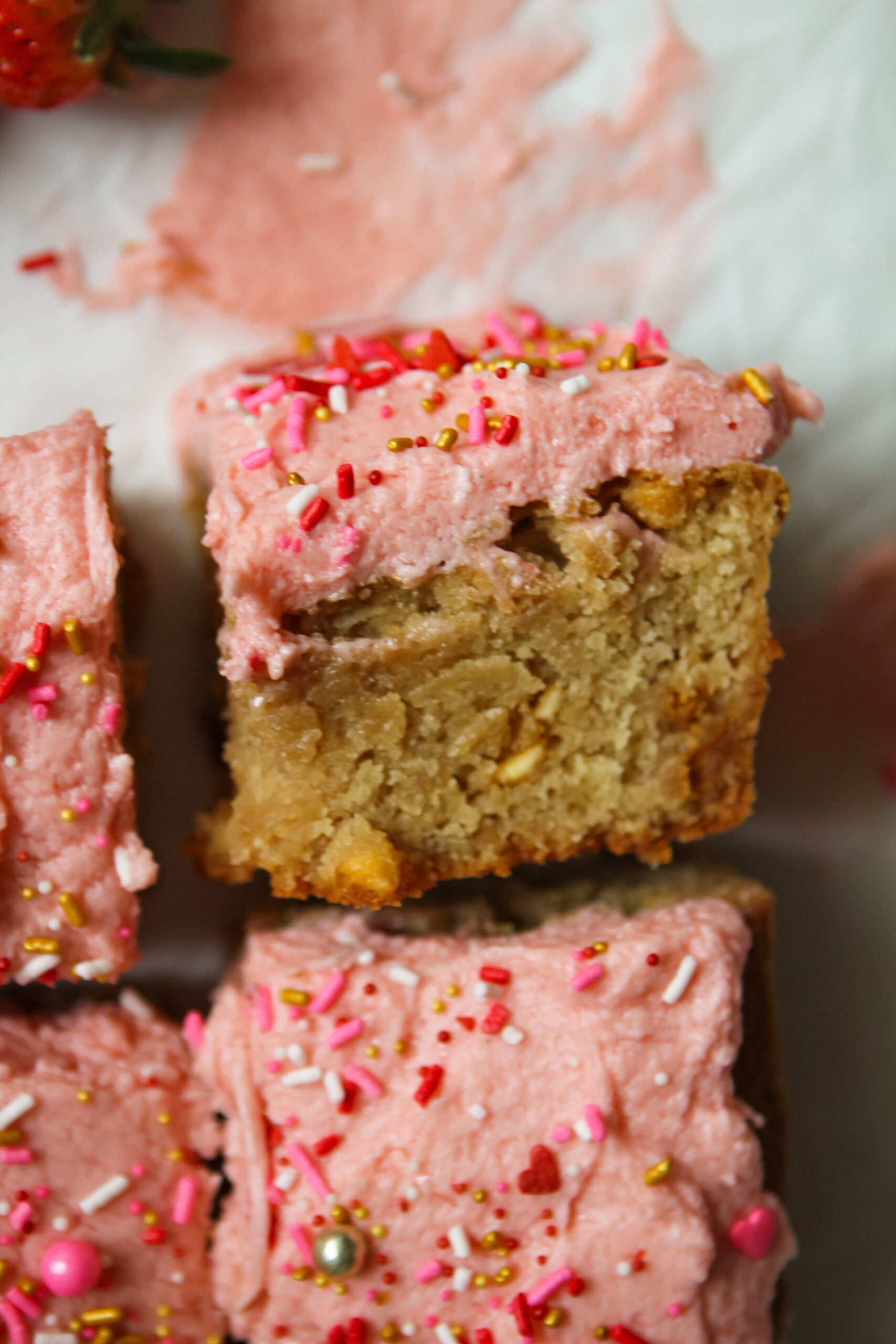 strawberry white chocolate blondies