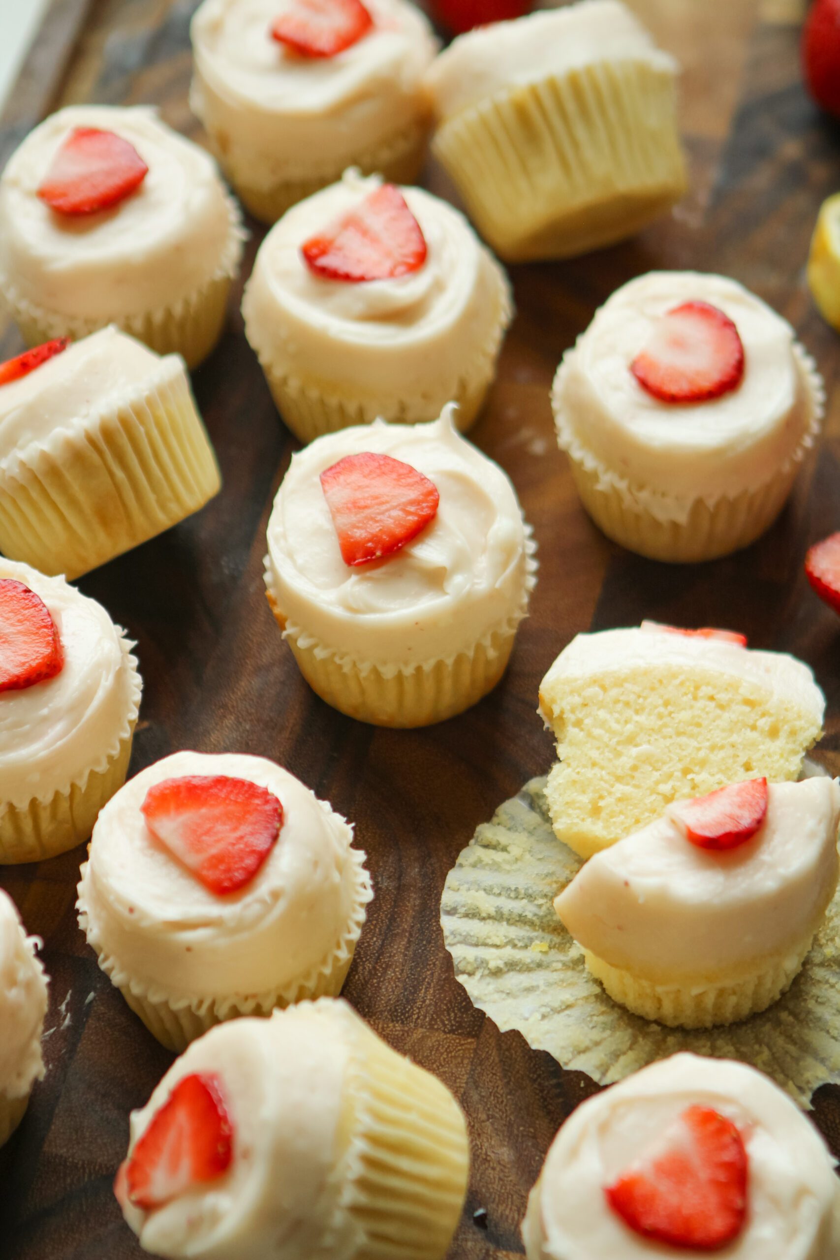 Strawberry Lemonade Cupcakes 