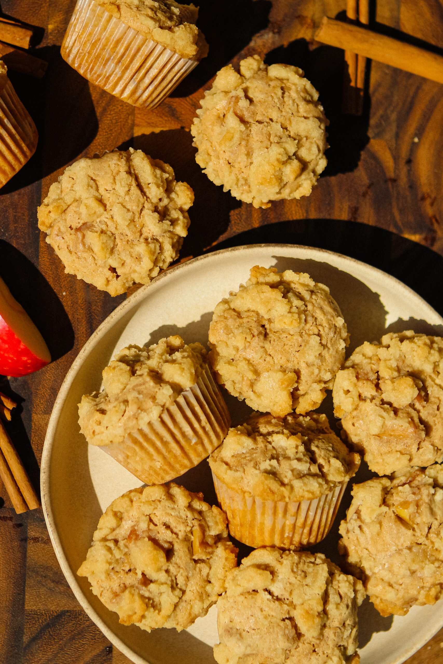 cinnamon apple crumb muffins