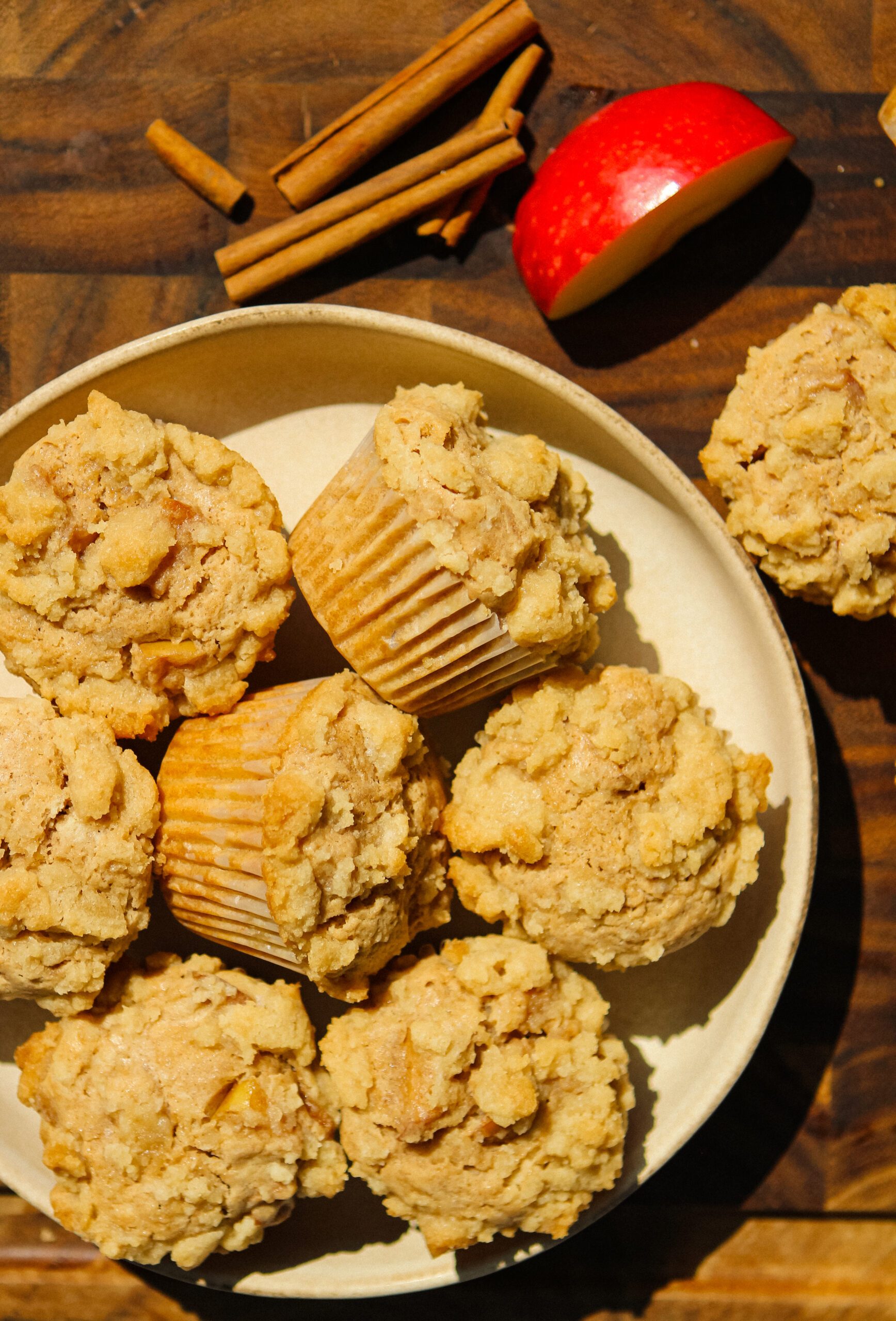 cinnamon apple crumb muffins