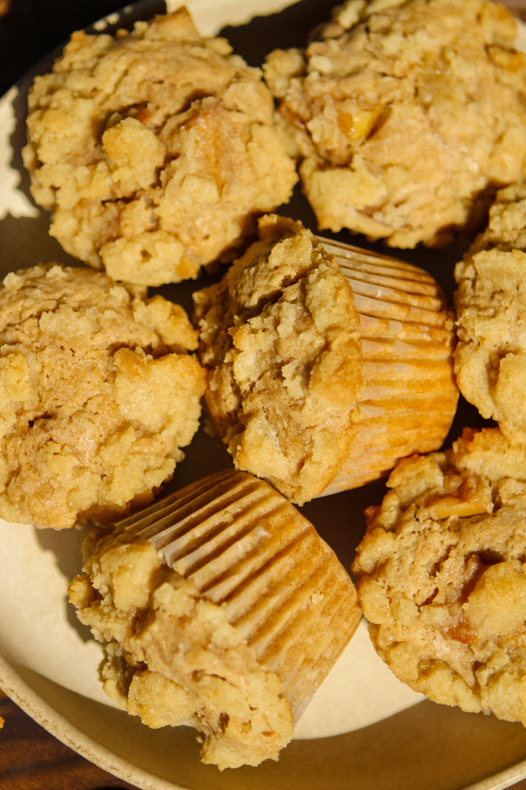 cinnamon apple crumb muffins