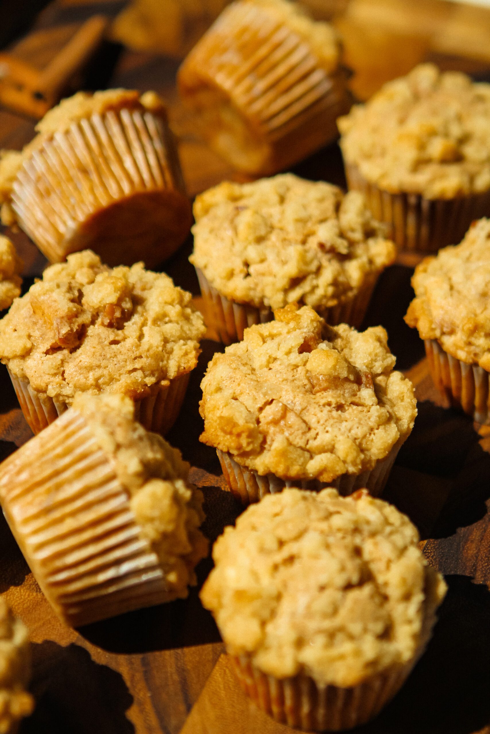 cinnamon apple crumb muffins