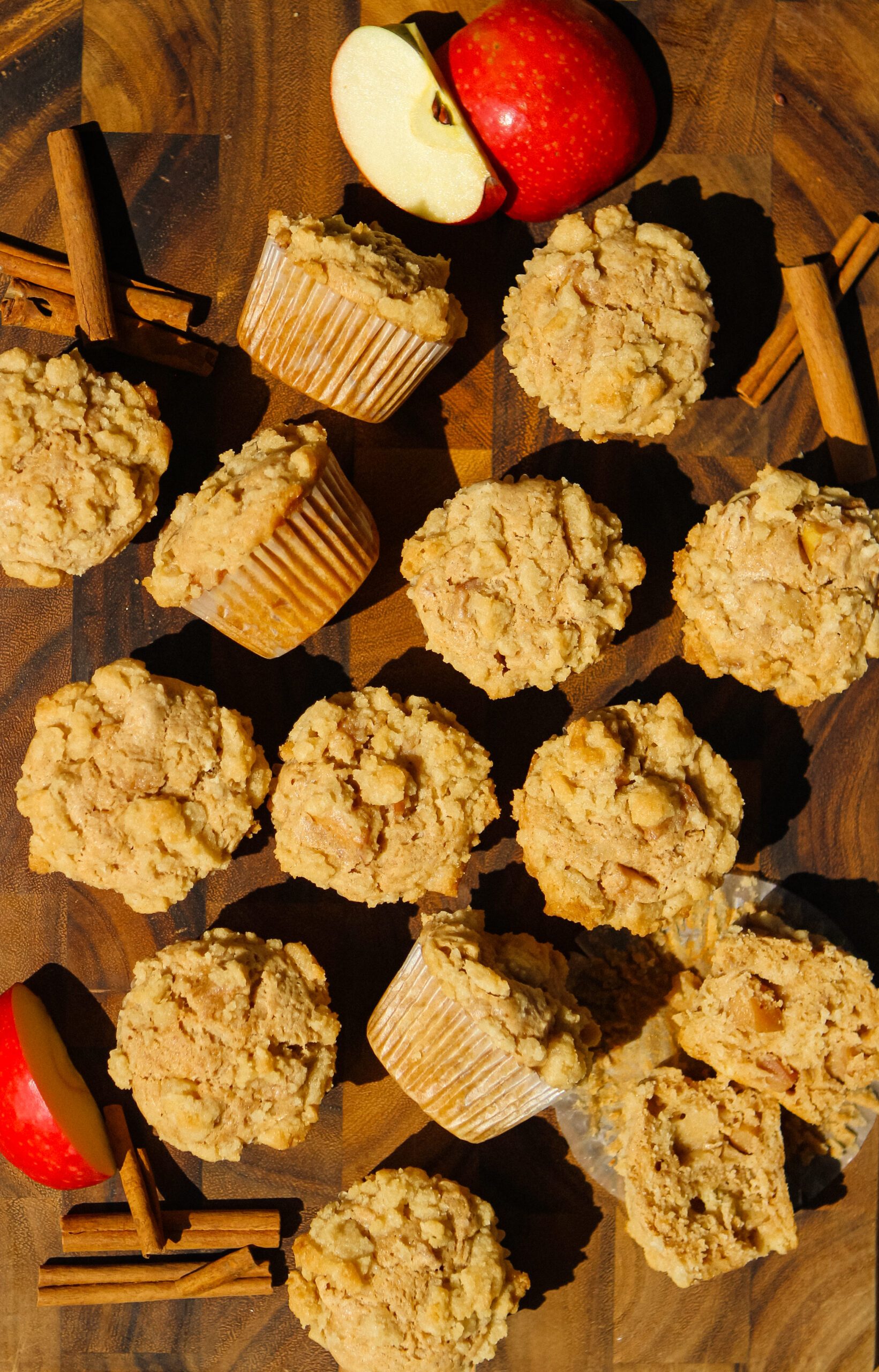 cinnamon apple crumb muffins
