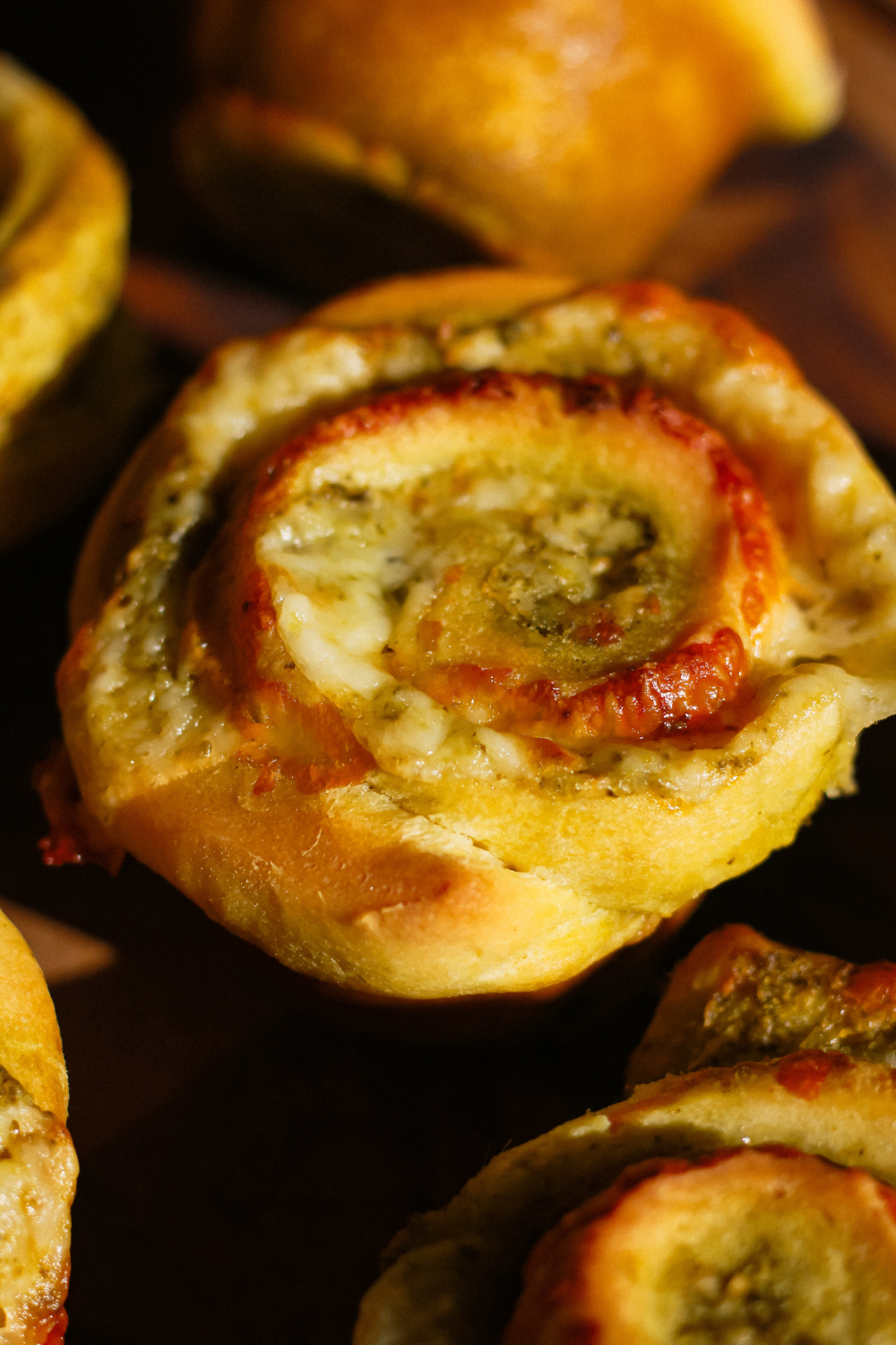 Pesto Cheddar Dinner Rolls
