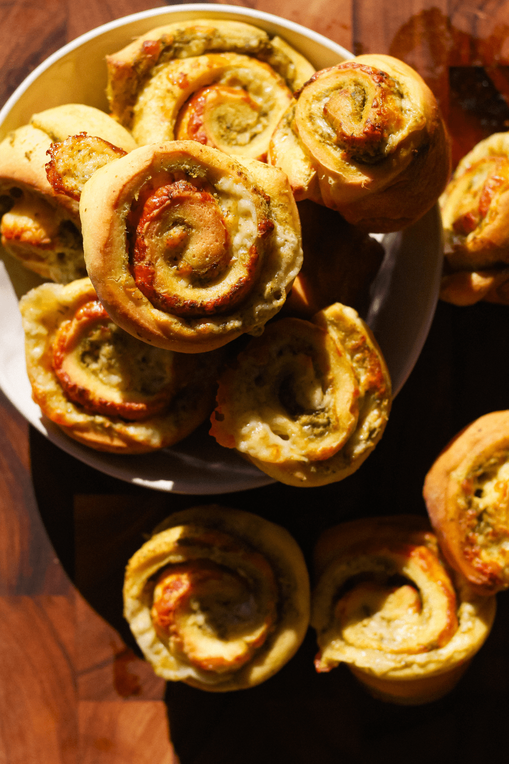 Pesto Cheddar Dinner Rolls
