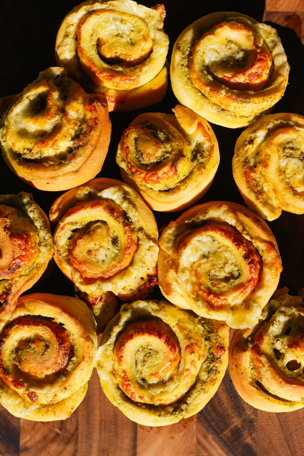 Pesto Cheddar Dinner Rolls
