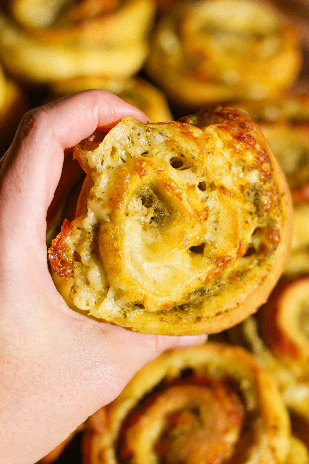 Pesto Cheddar Dinner Rolls
