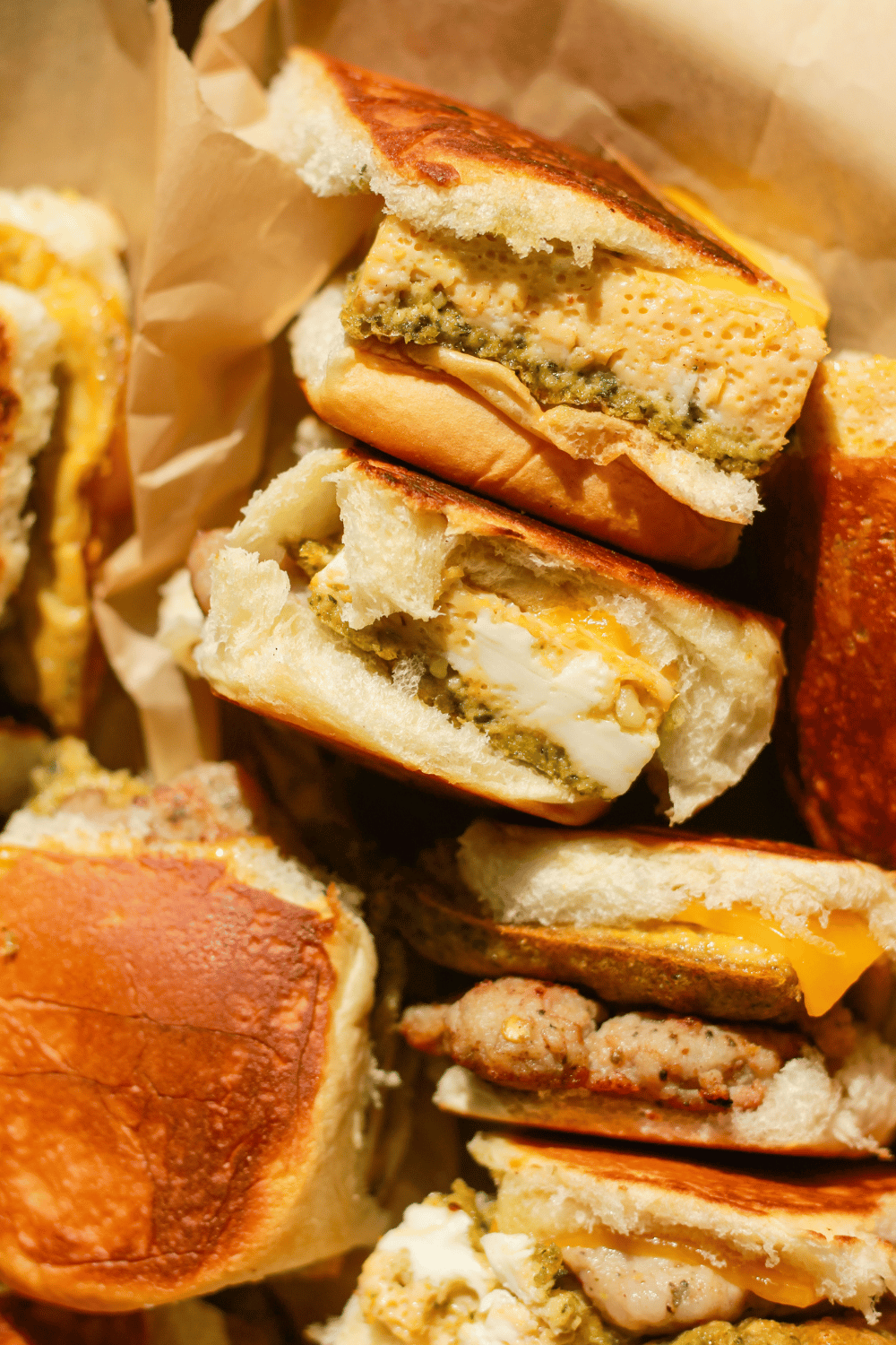 pesto egg breakfast sandwiches