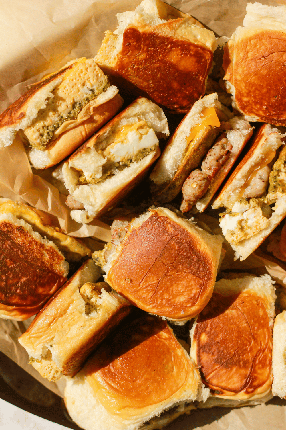 pesto egg breakfast sandwiches