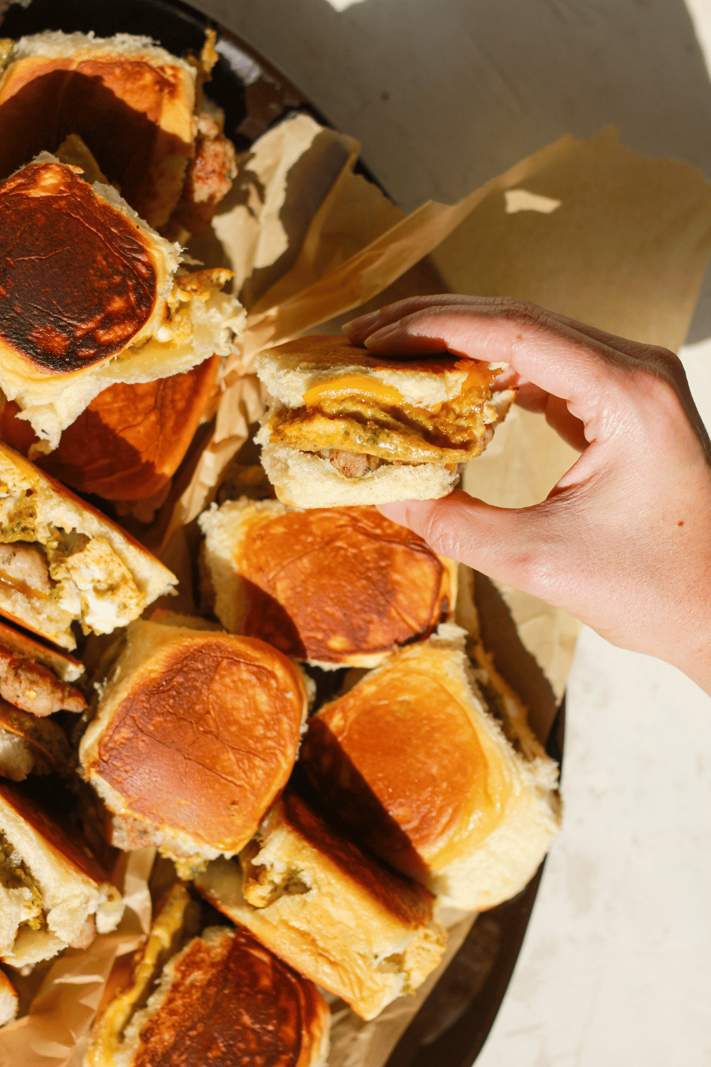 pesto egg breakfast sandwiches